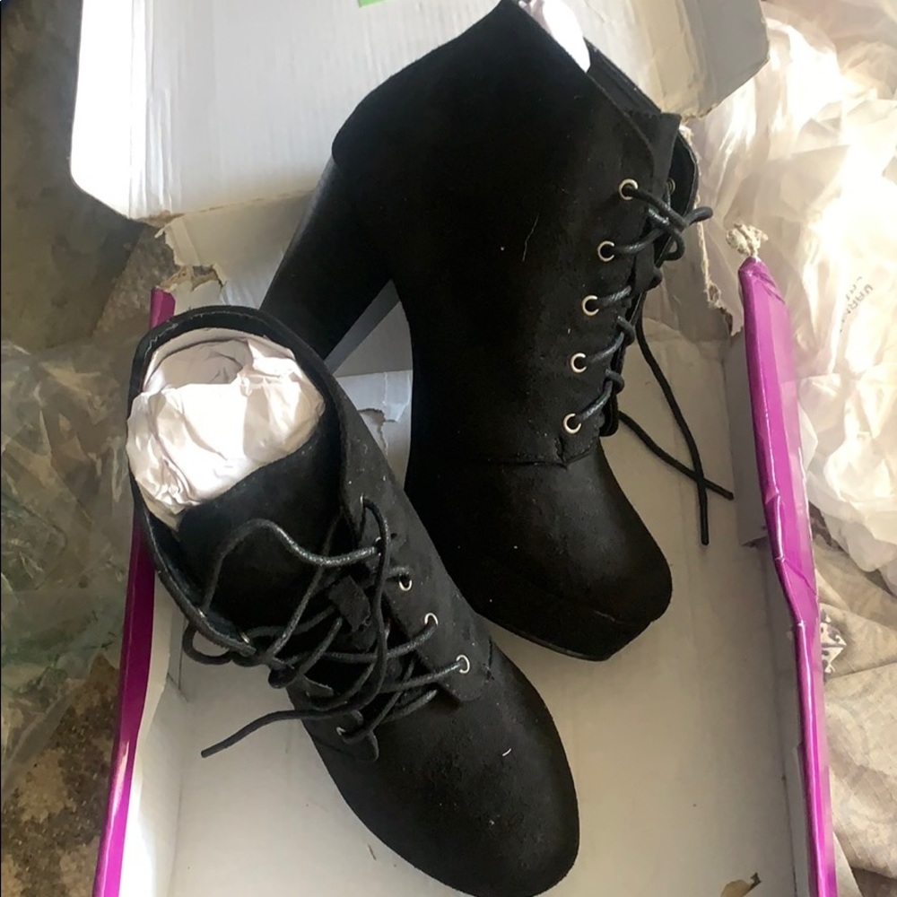Ladies heel boots